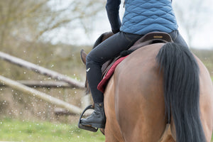 En carrière, en manège, à la plage ou en forêt, à cheval ou à poney, les chaussettes d'équitation Fixity West Island s'adaptent à la vie de tous les cavaliers. Confortables, solides et pratiques, elles gainent élégamment le bas de jambe.